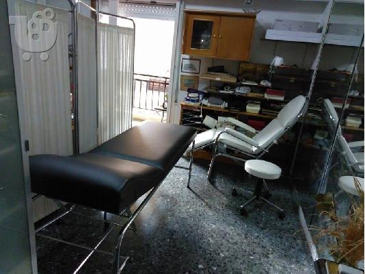 εξεταστικό κρεβάτι με αναδιπλούμενο προσκέφαλο